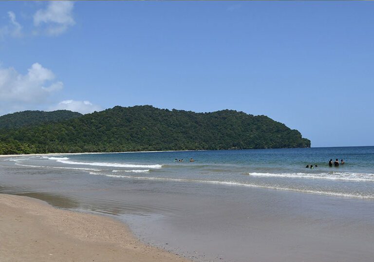 Las Cuevas Beach skyline